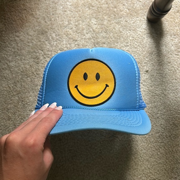 smiley face trucker hat 😃😃 - Picture 1 of 2